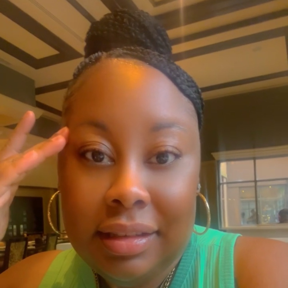 Meet your Posher, Kendra